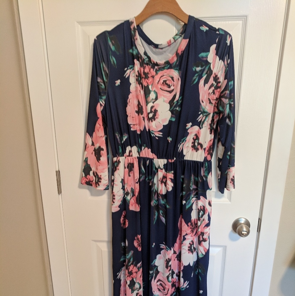Floral dress w/ pockets